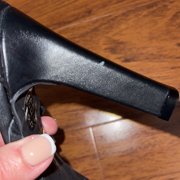 Black sandal heel with a little platform. - Picture 6 of 6